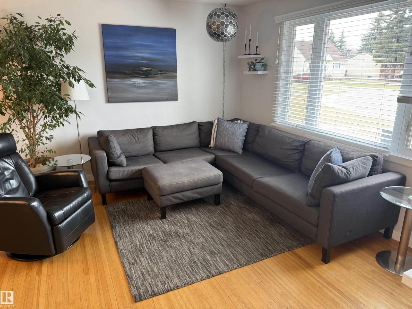 11948 132 ST NW