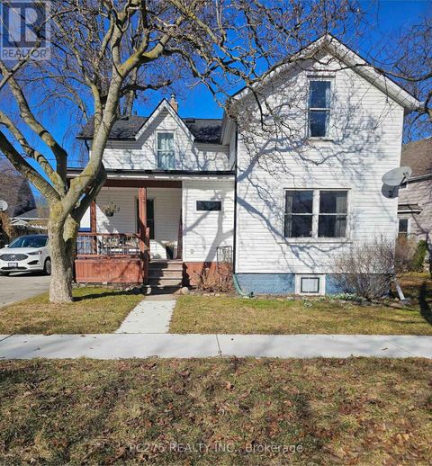 112 ESSEX STREET Sarnia ON N7T4R7