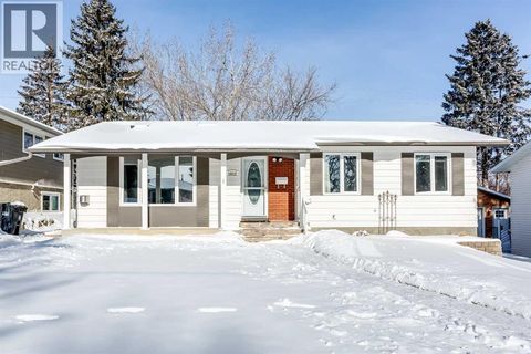 1012 Hunterston Hill NW Calgary AB T2K4N8