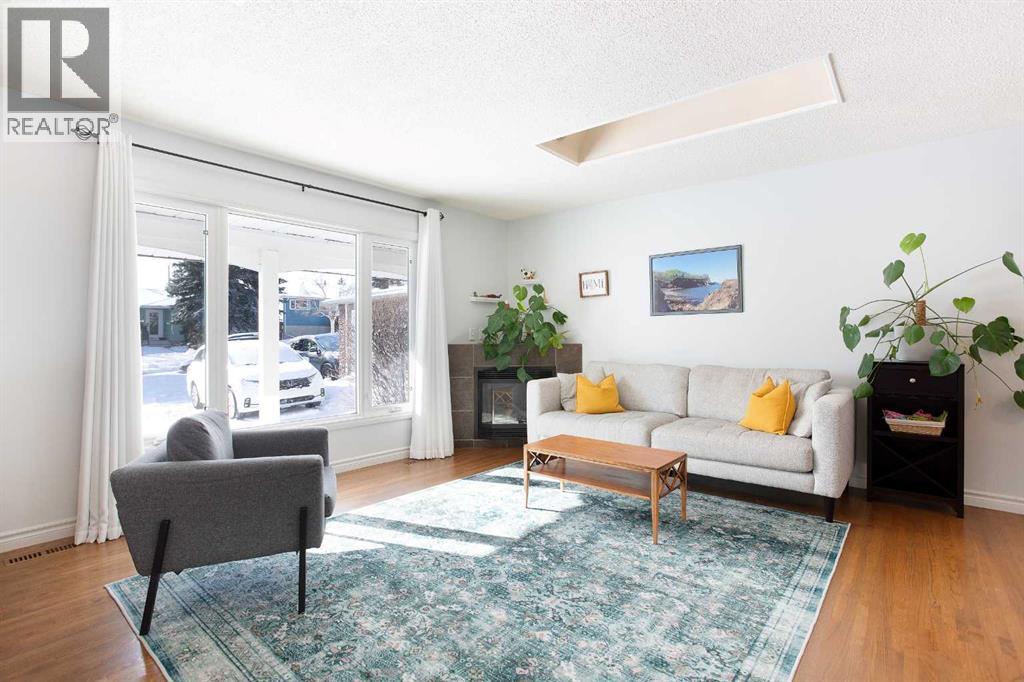 1012 Hunterston Hill NW