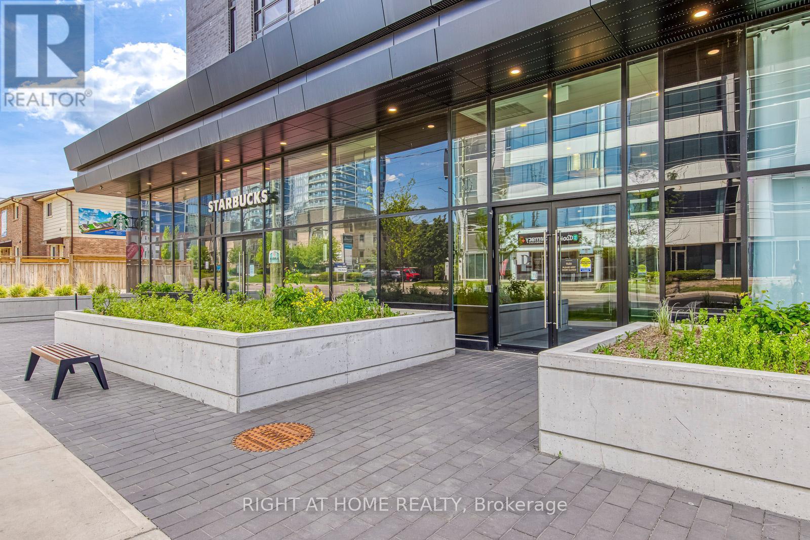 912 - 145 COLUMBIA STREET W