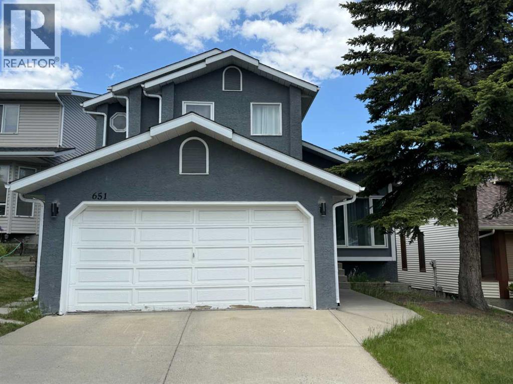 651 Macewan Drive NW