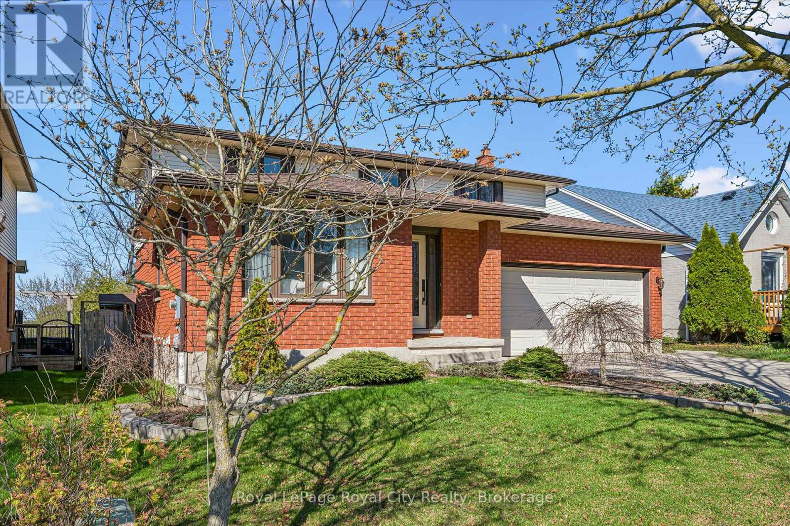 83 PINNACLE CRESCENT