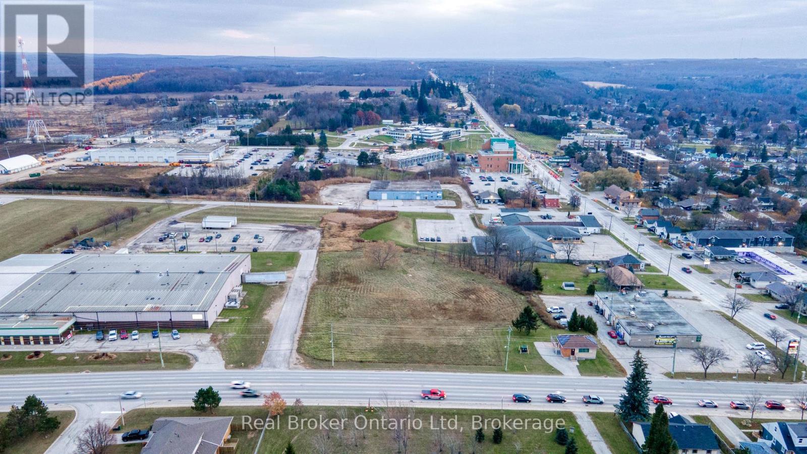 PT LOT 1 8TH STREET E