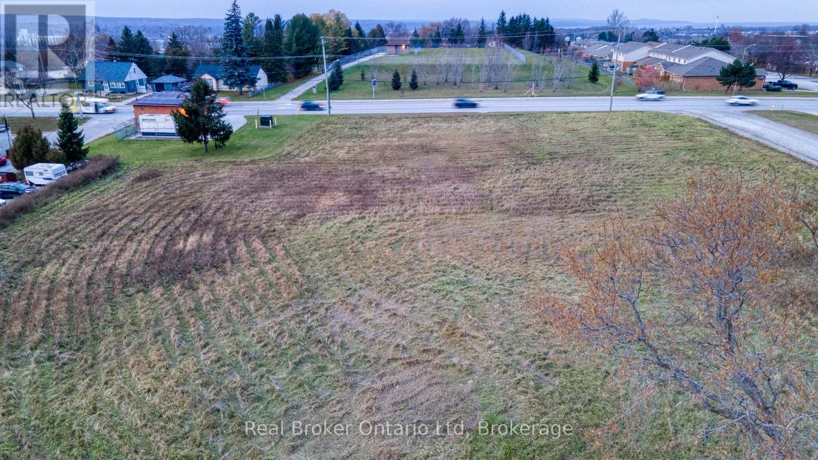 PT LOT 1 8TH STREET E