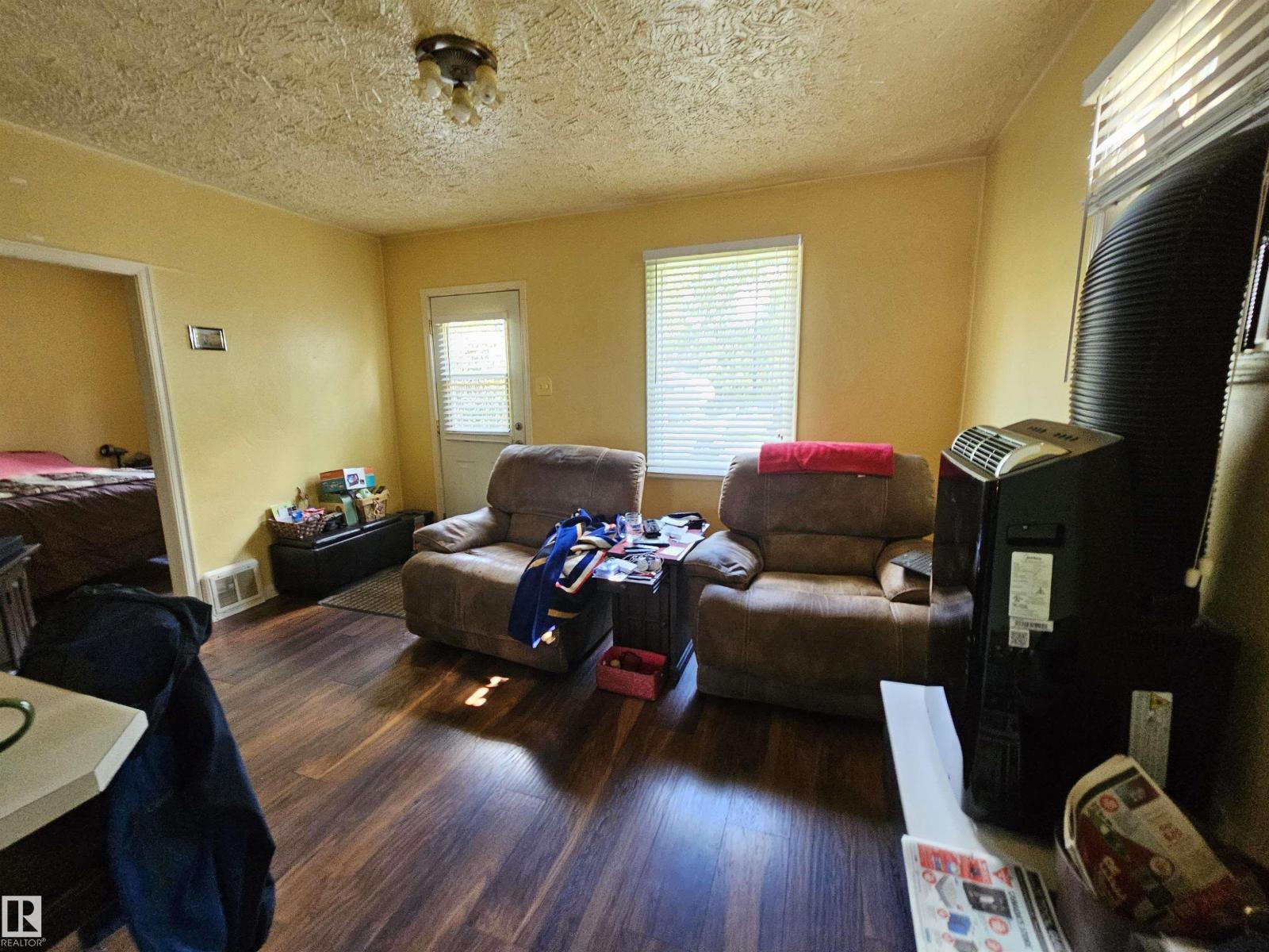 10438 147 ST NW