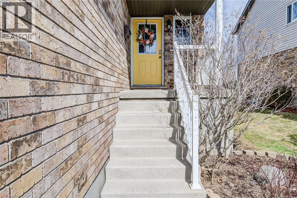 17 RED CLOVER Crescent