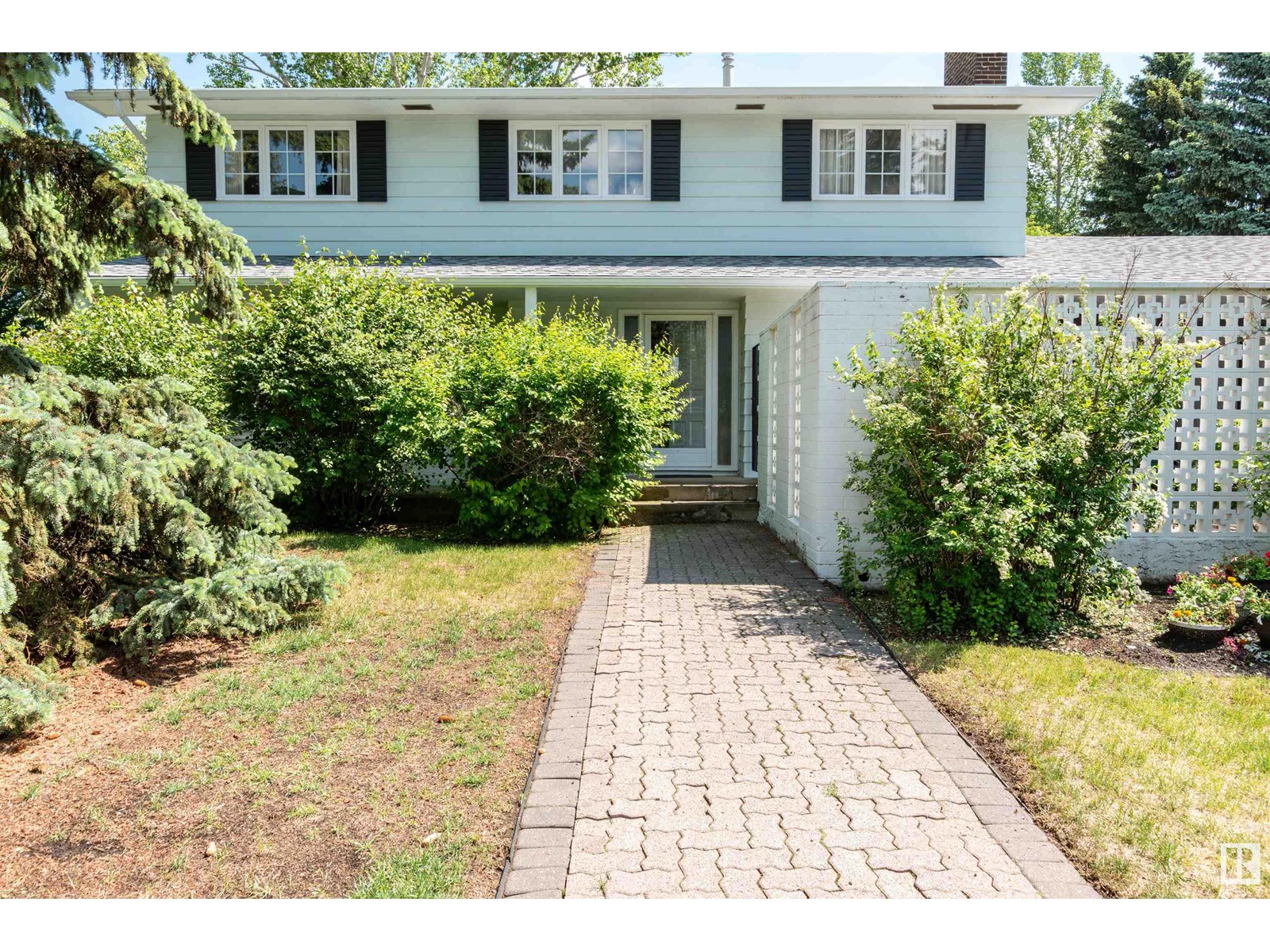 12 VILLAGE RD