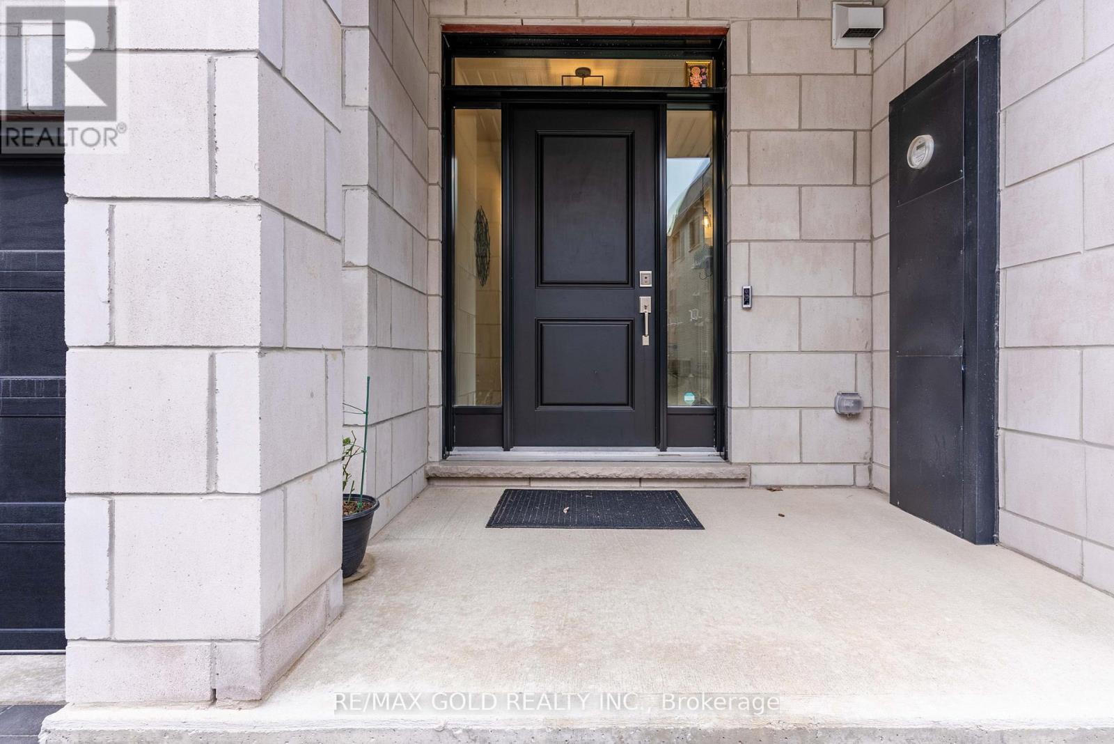 19 - 143 ELGIN STREET N