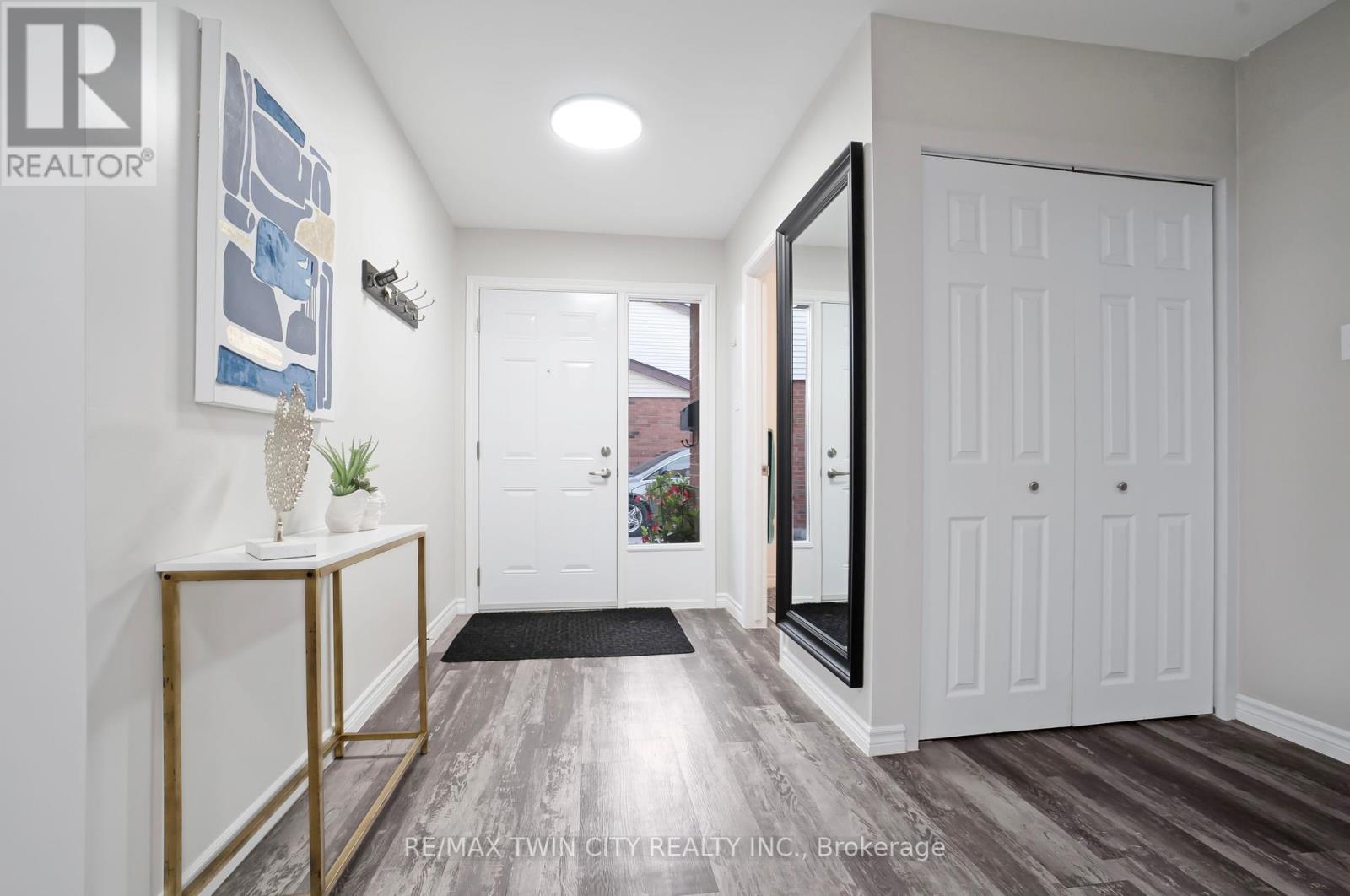 60 - 770 FANSHAWE PARK ROAD E