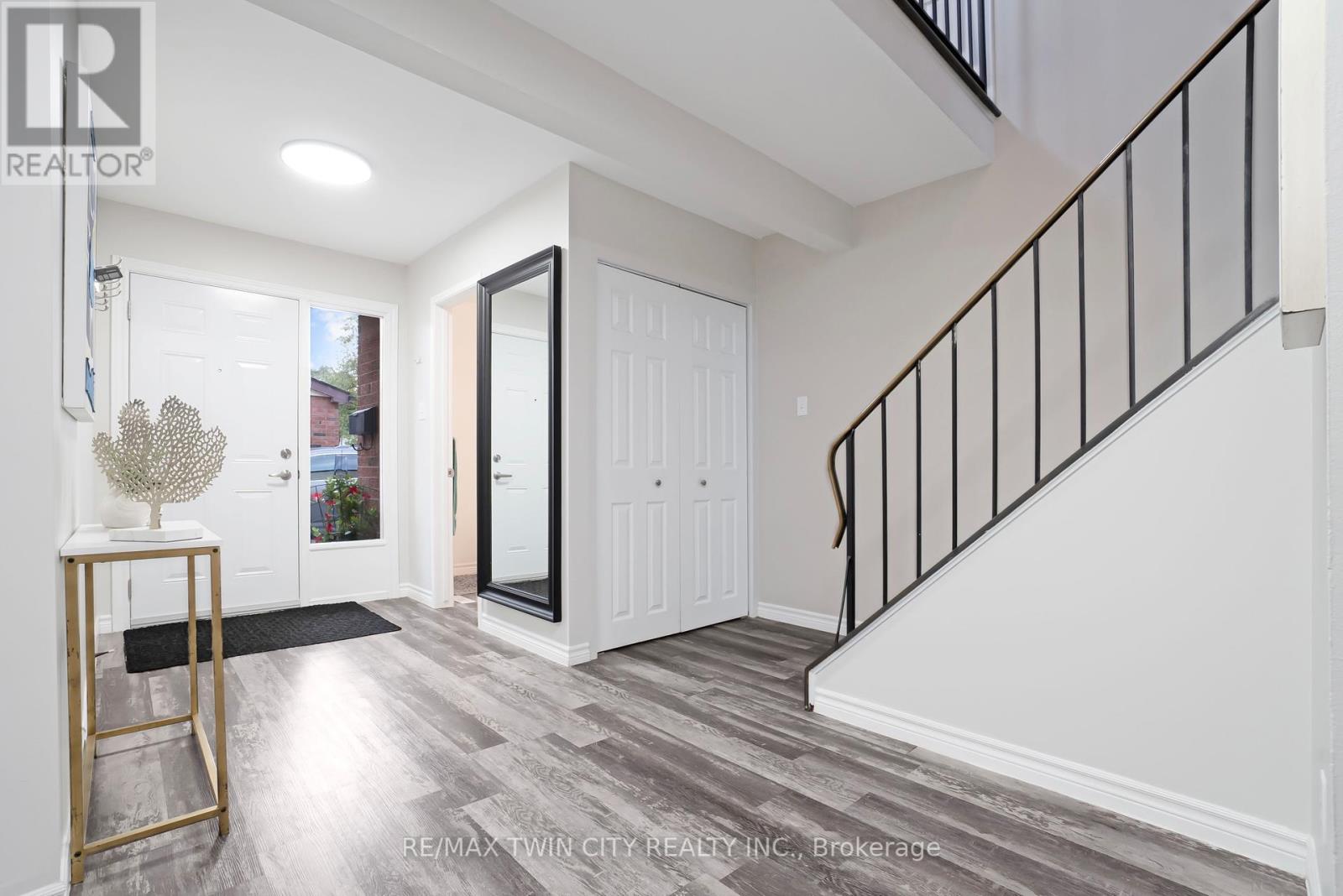 60 - 770 FANSHAWE PARK ROAD E