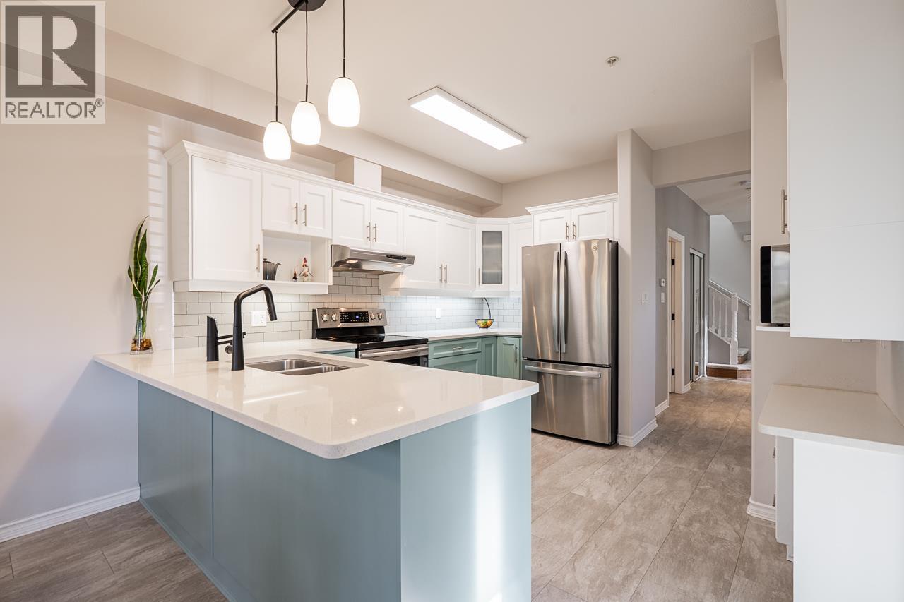 9 998 RIVERSIDE DRIVE