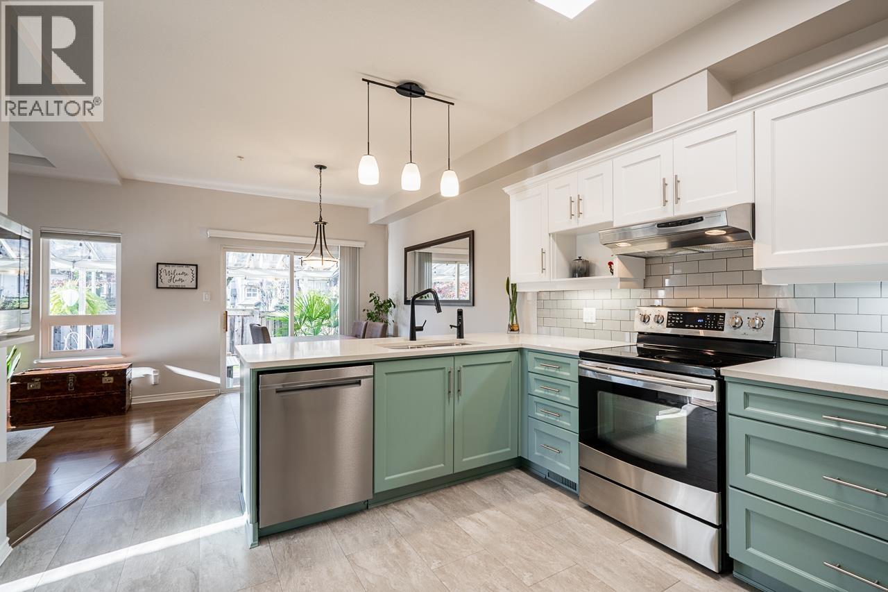 9 998 RIVERSIDE DRIVE