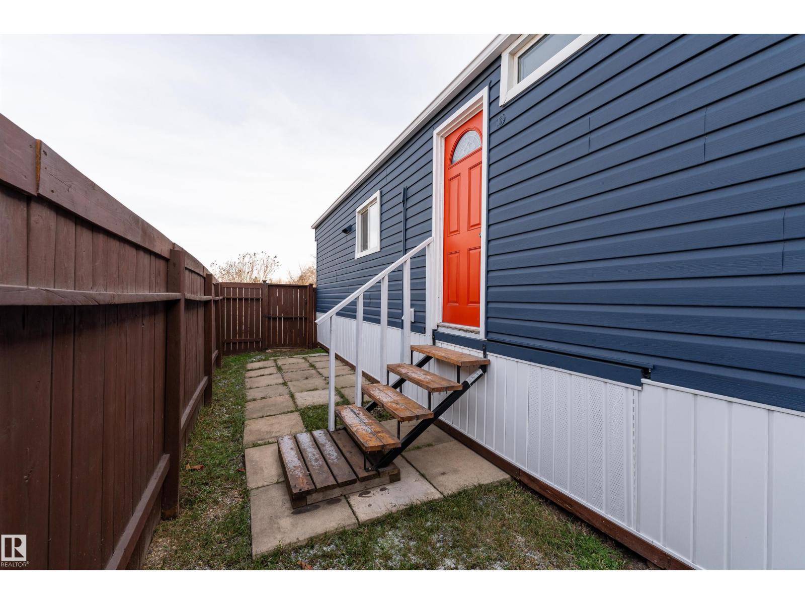 2001 West View GR NW