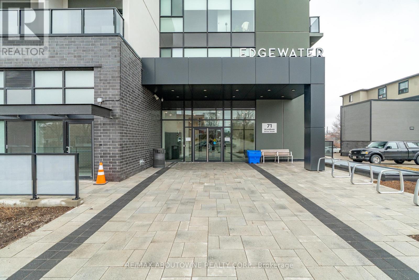 506 - 71 WYNDHAM STREET S