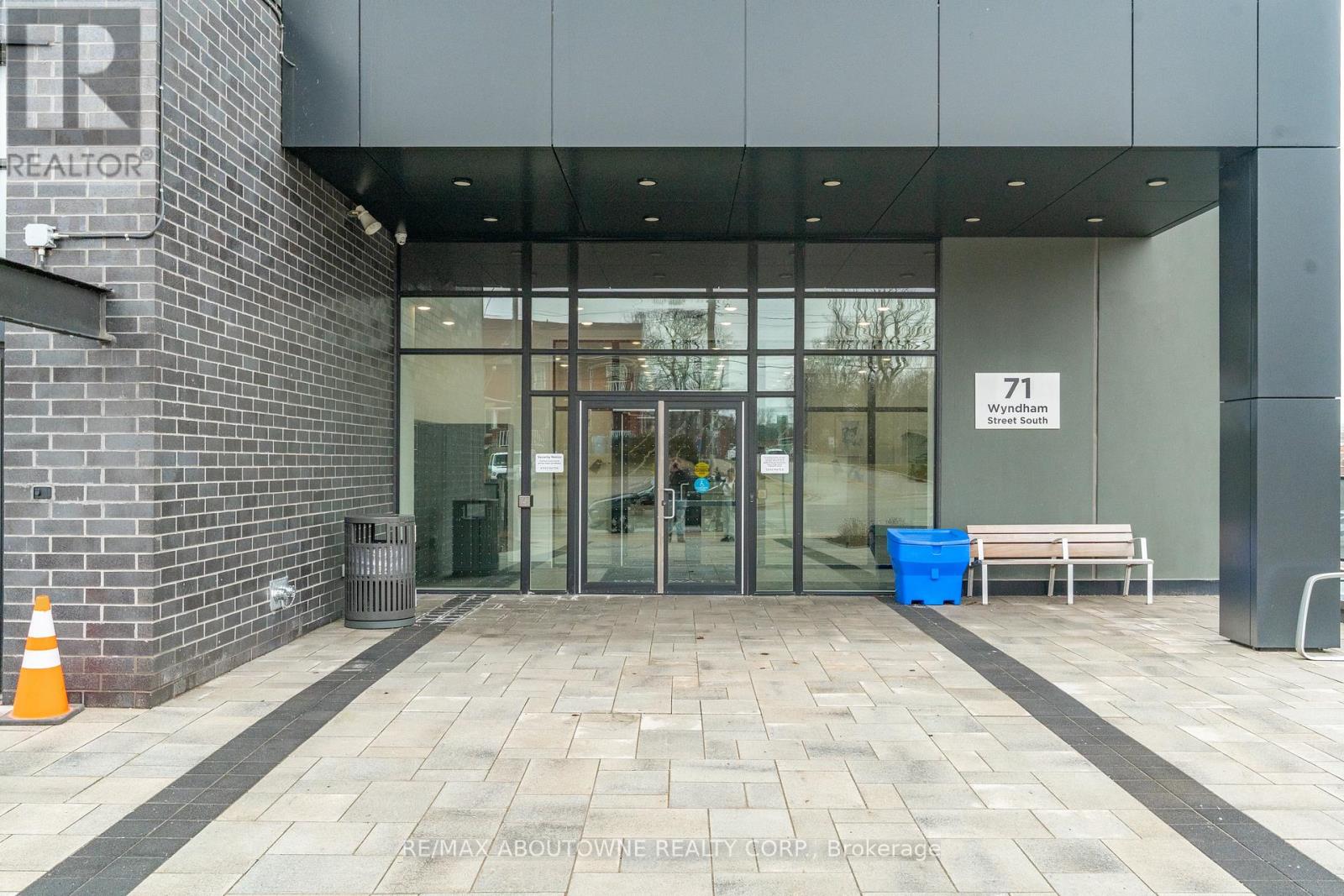 506 - 71 WYNDHAM STREET S