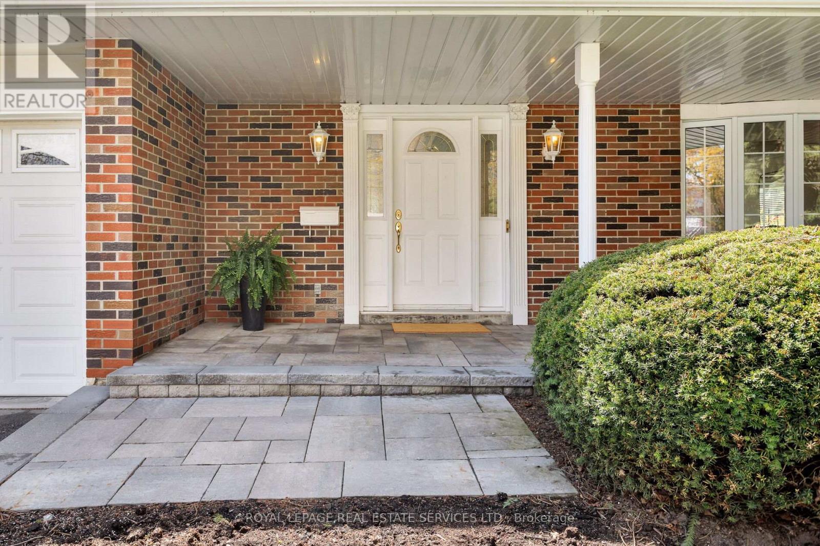 21 RUSTYWOOD DRIVE