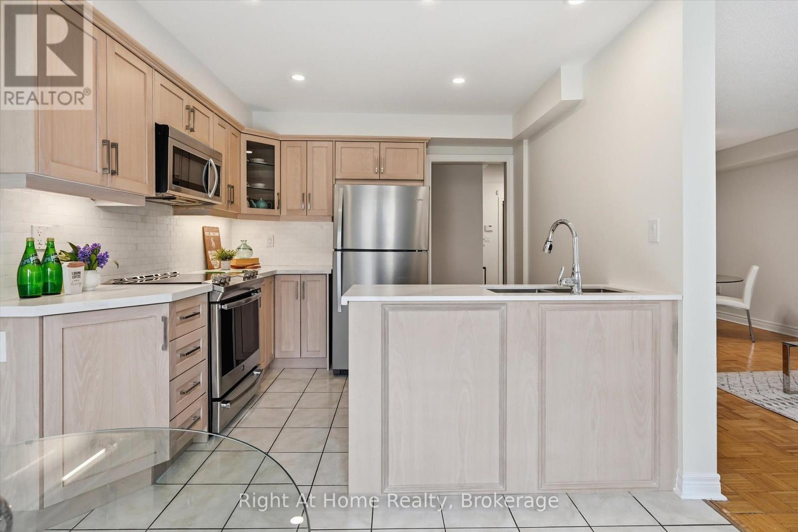 2255 HUMMINGBIRD WAY