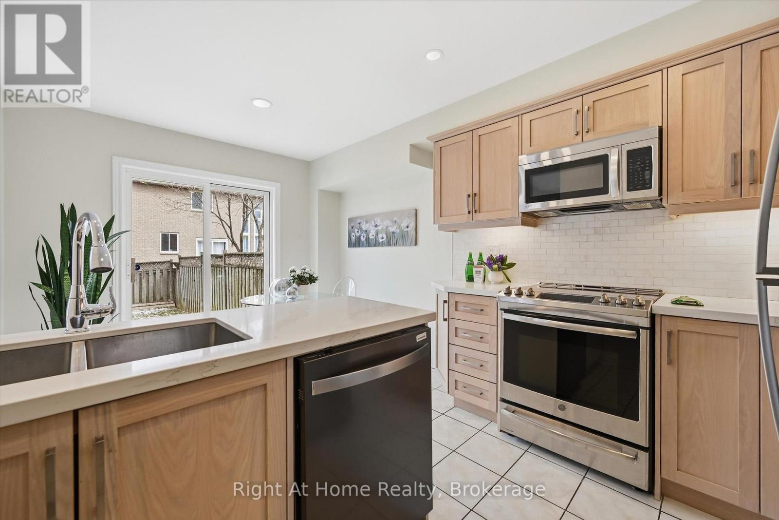 2255 HUMMINGBIRD WAY