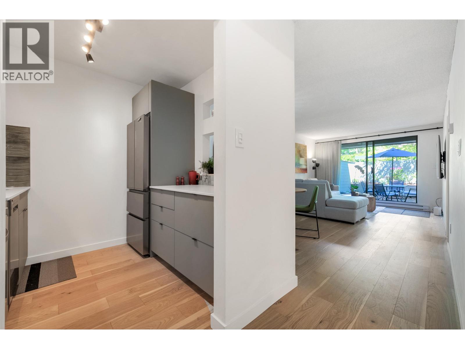 208 2119 BELLEVUE AVENUE