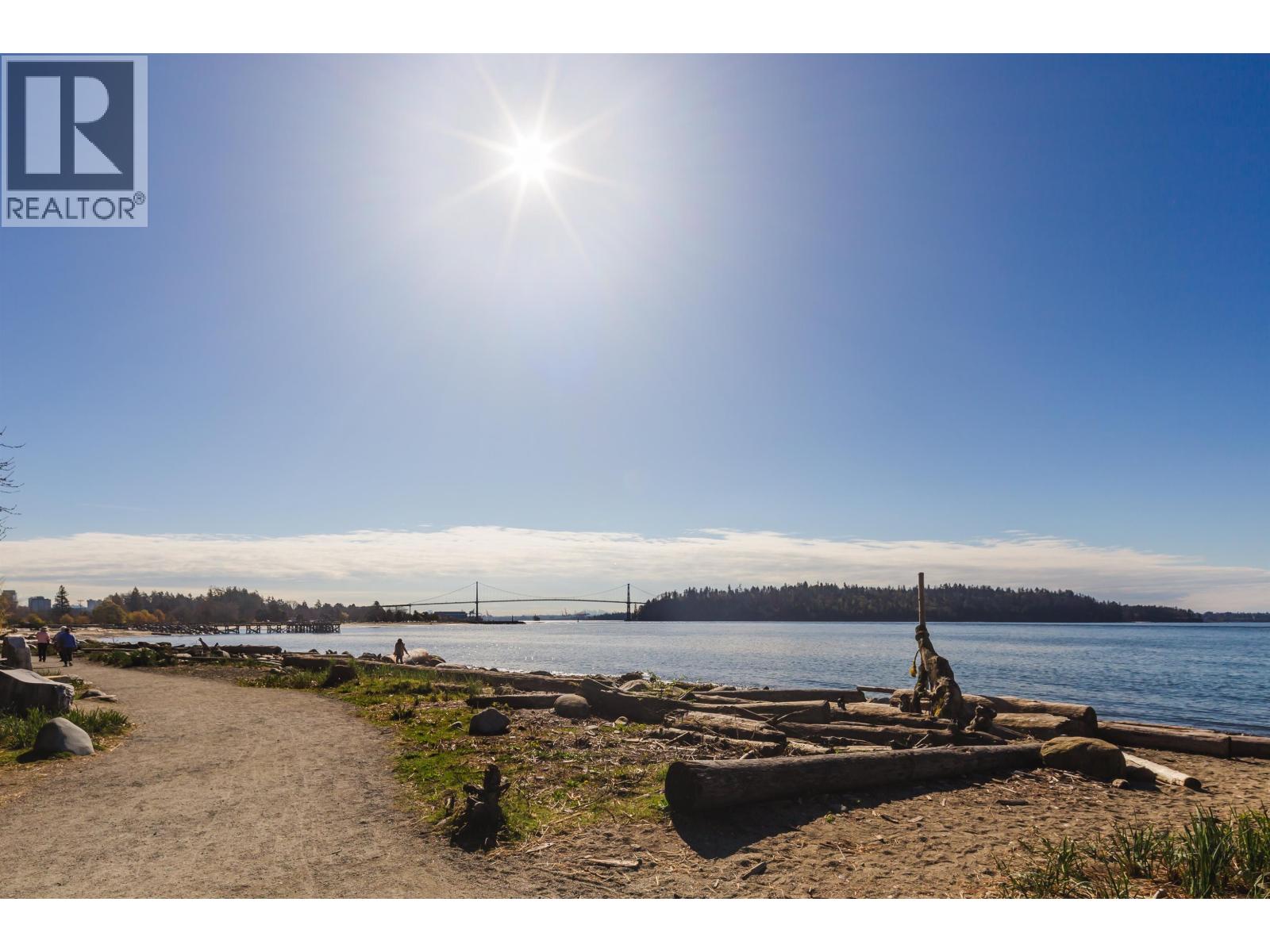 208 2119 BELLEVUE AVENUE