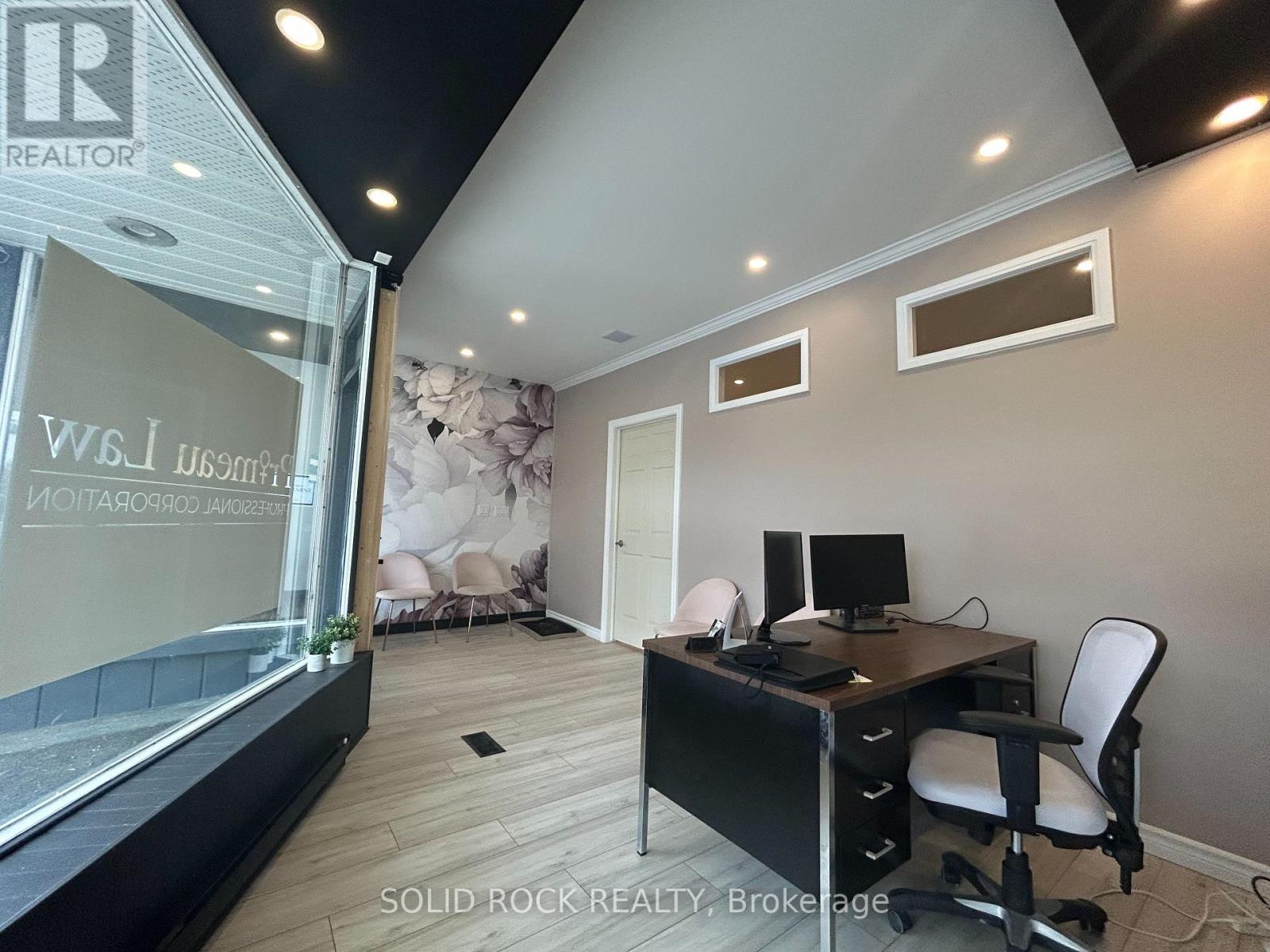 44 ELGIN STREET W