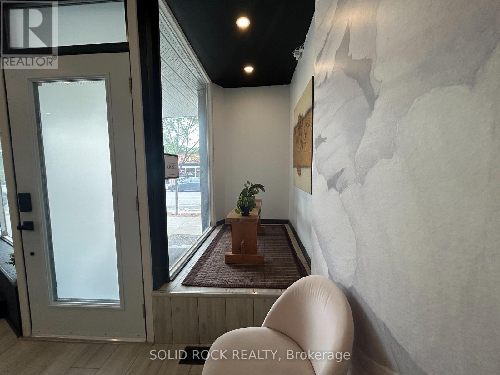 44 ELGIN STREET W