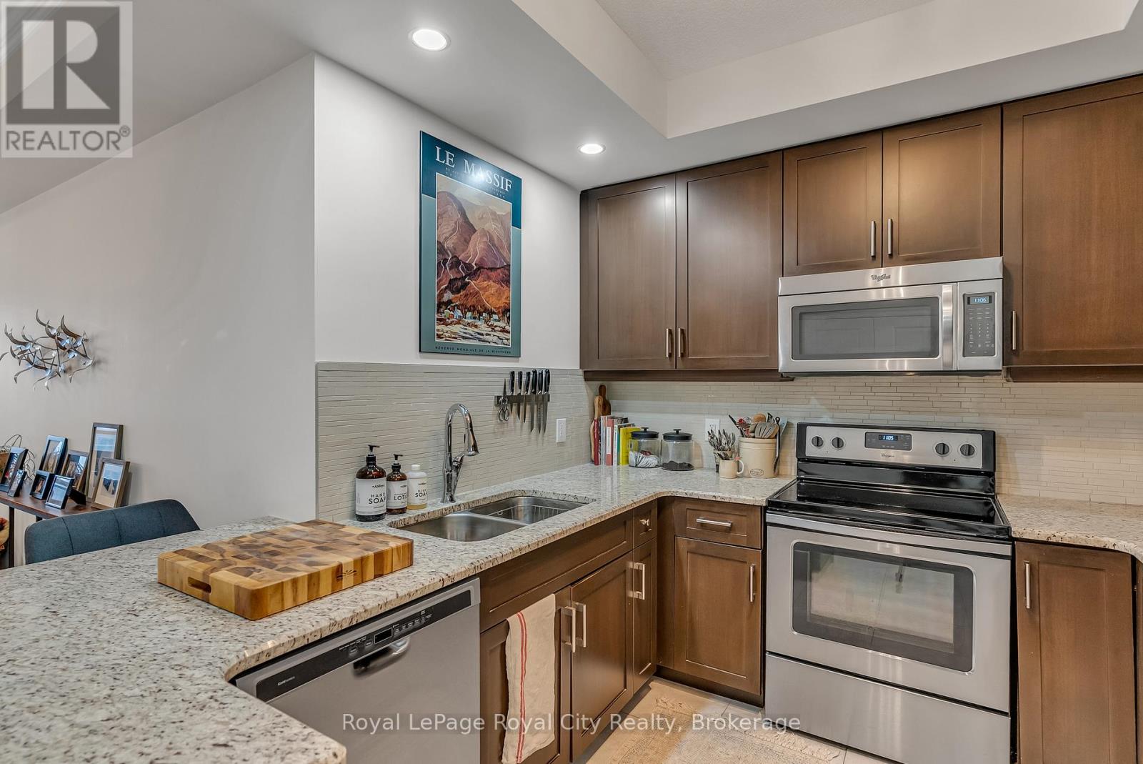 603 - 150 WELLINGTON STREET E