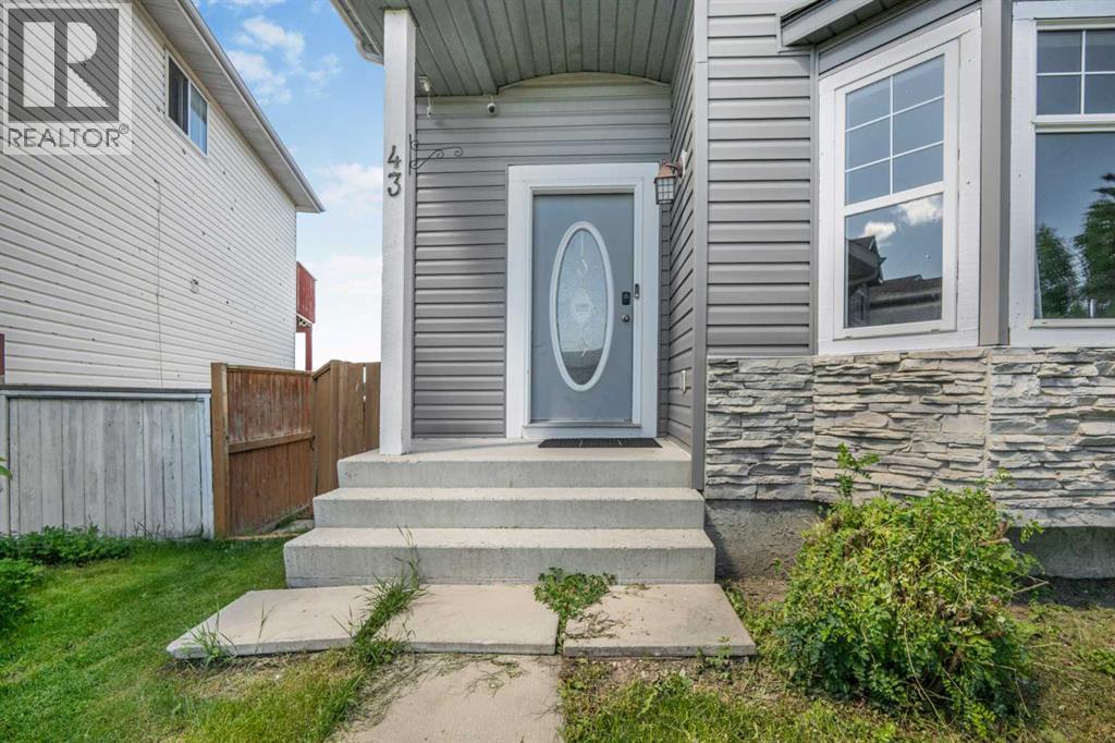 43 Covington Close NE
