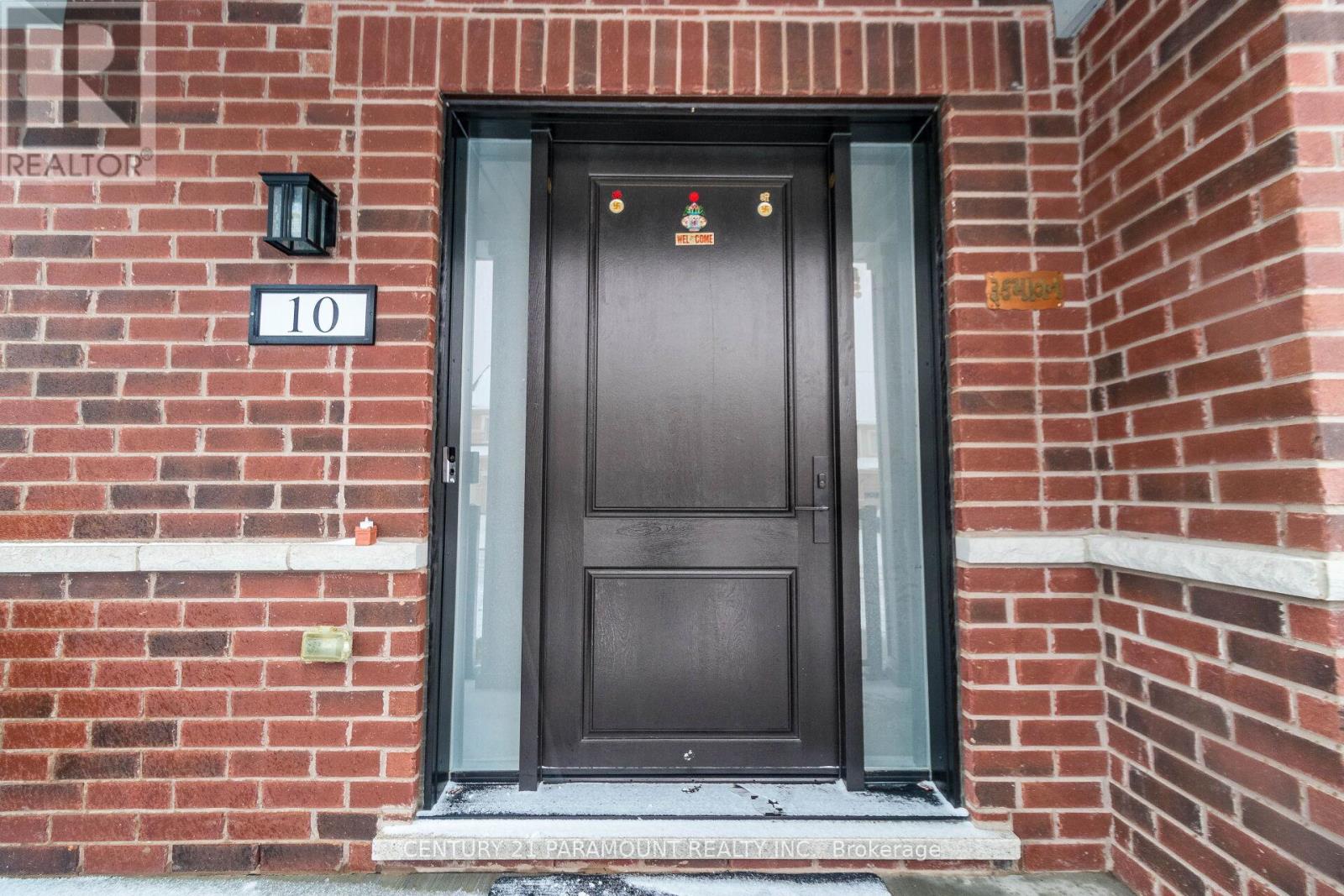 10 DONNAN DRIVE W