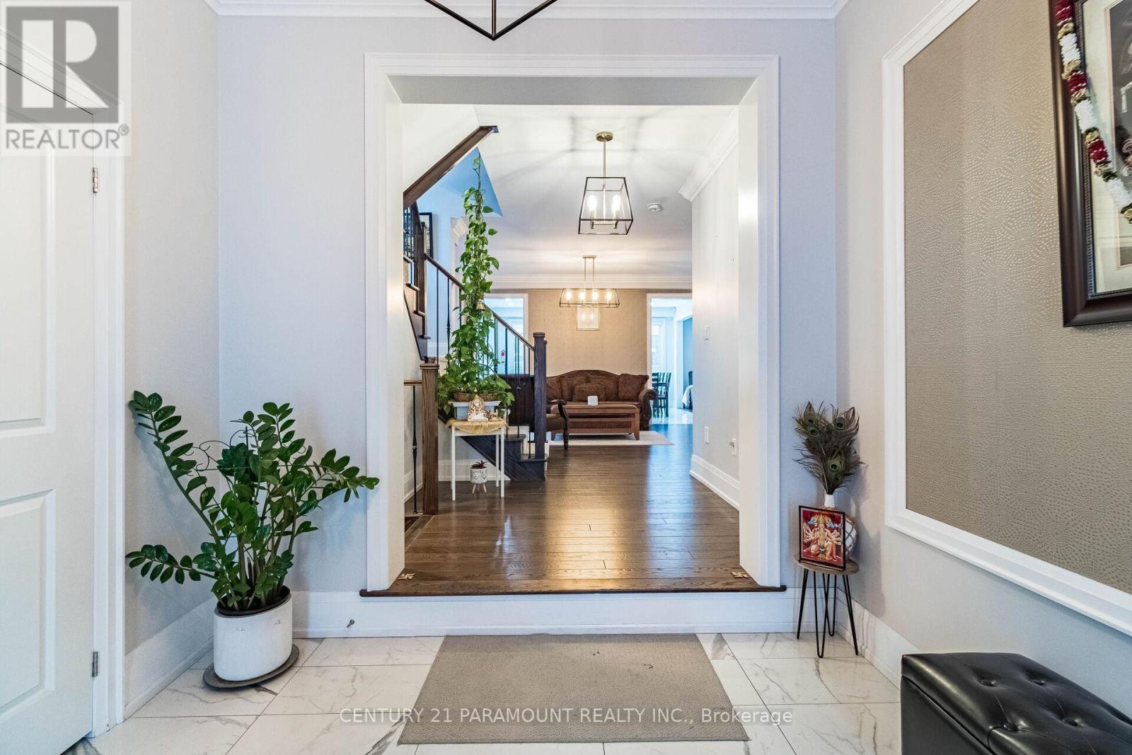 10 DONNAN DRIVE W