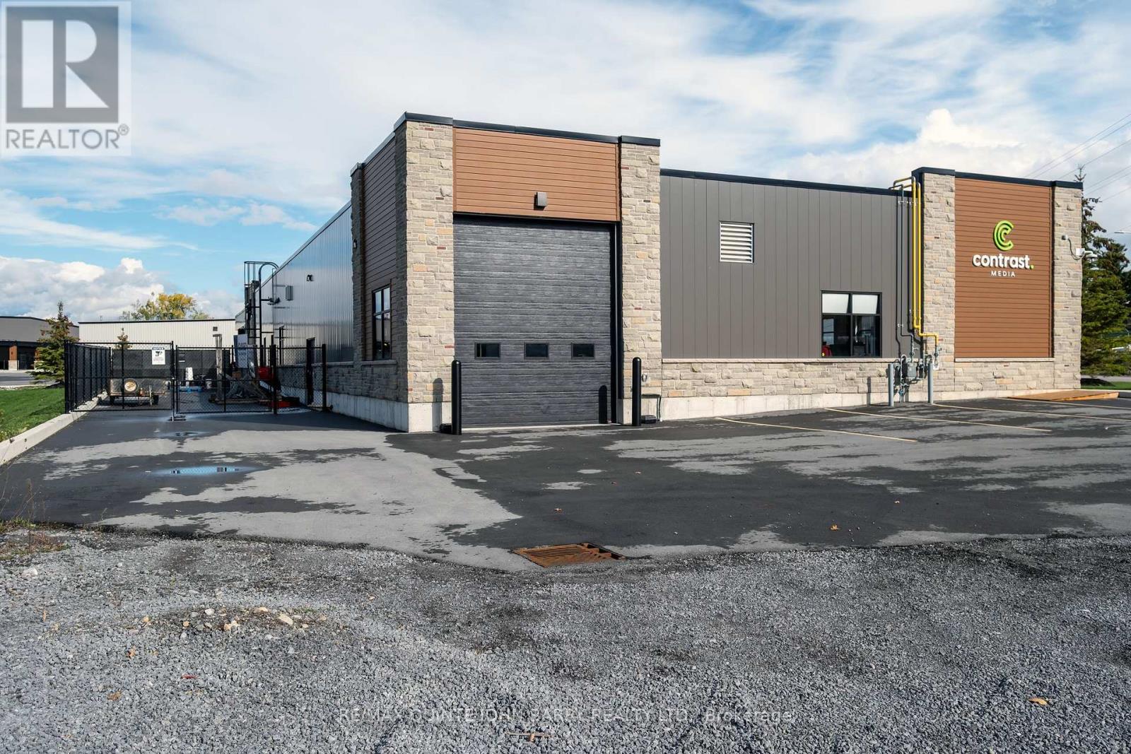 UNIT B - 6 DOUGLAS ROAD