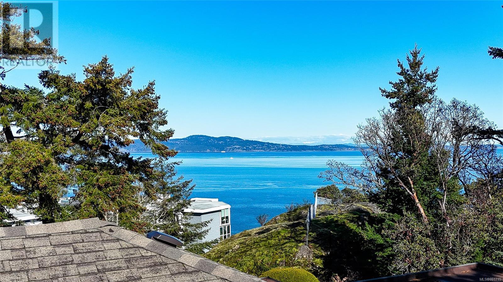 104 2829 Arbutus Rd