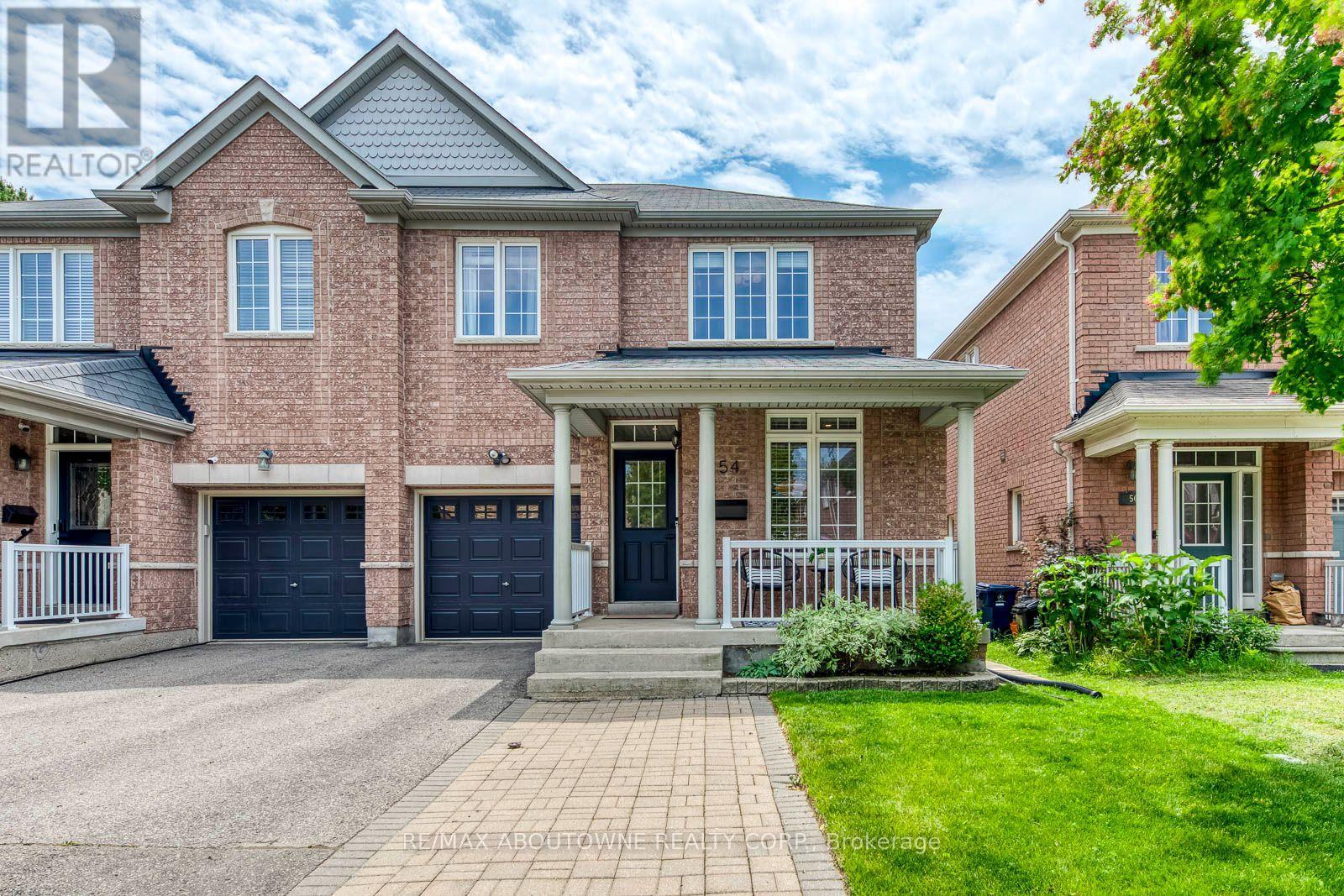 Photo 1 of 43 — 54 DAIRY DRIVE, Toronto (Clairlea-Birchmount), ON M1L0G2