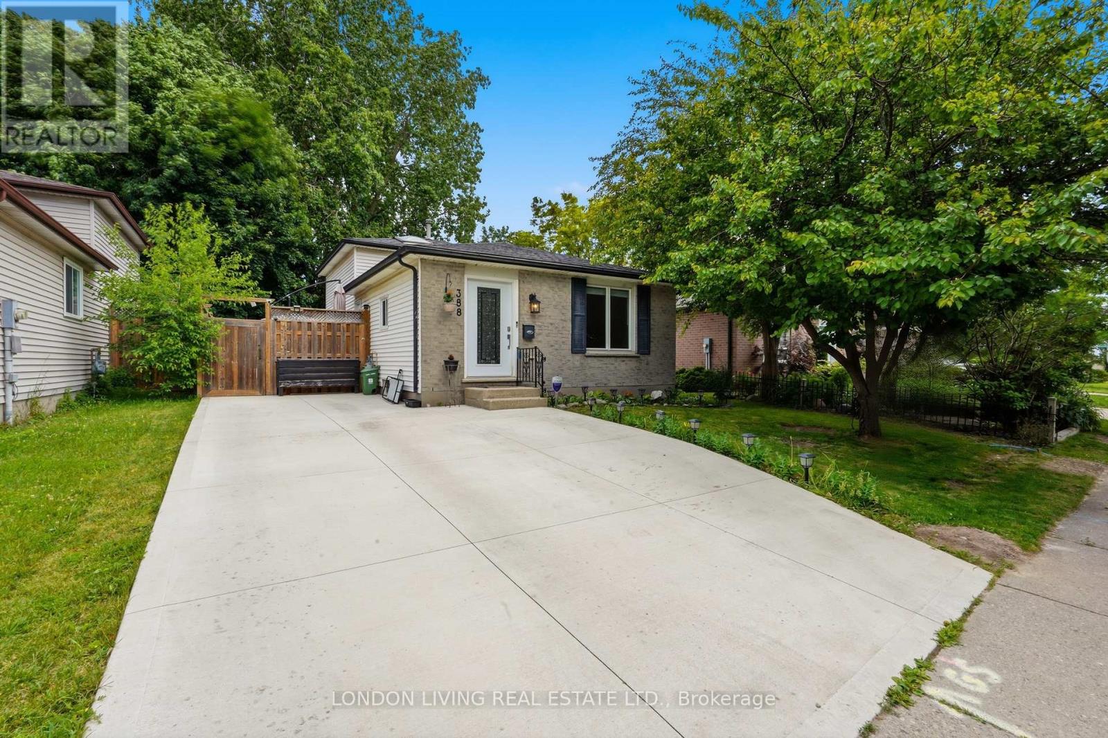 388 DEVERON CRESCENT
