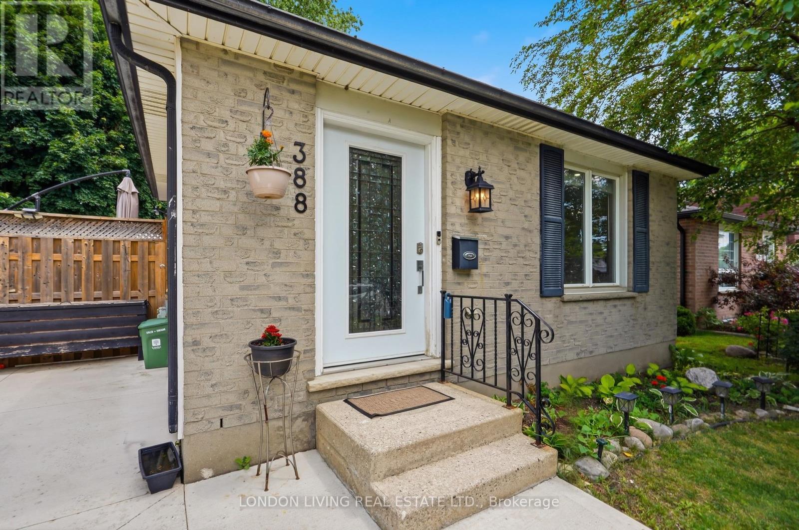 388 DEVERON CRESCENT