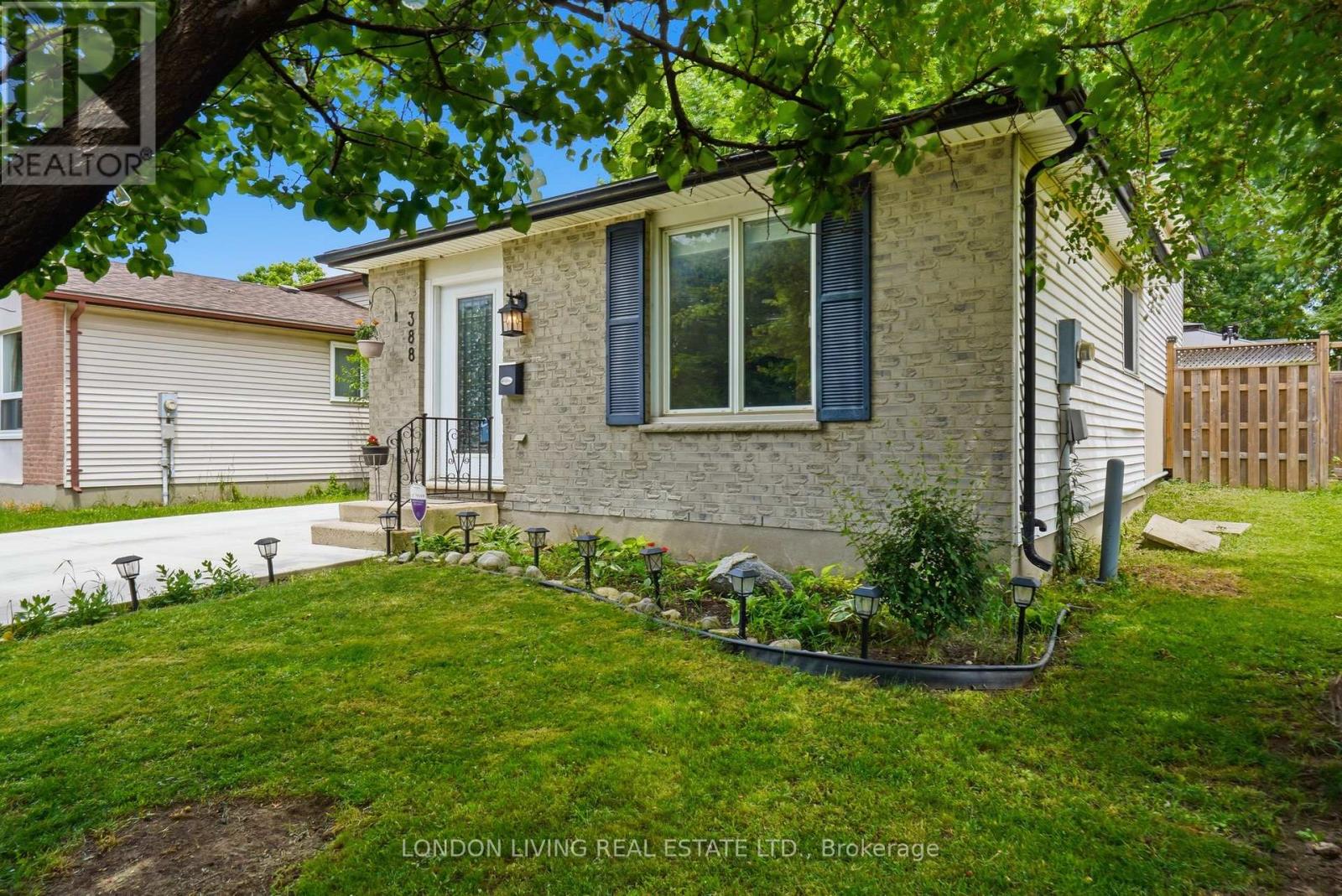 388 DEVERON CRESCENT
