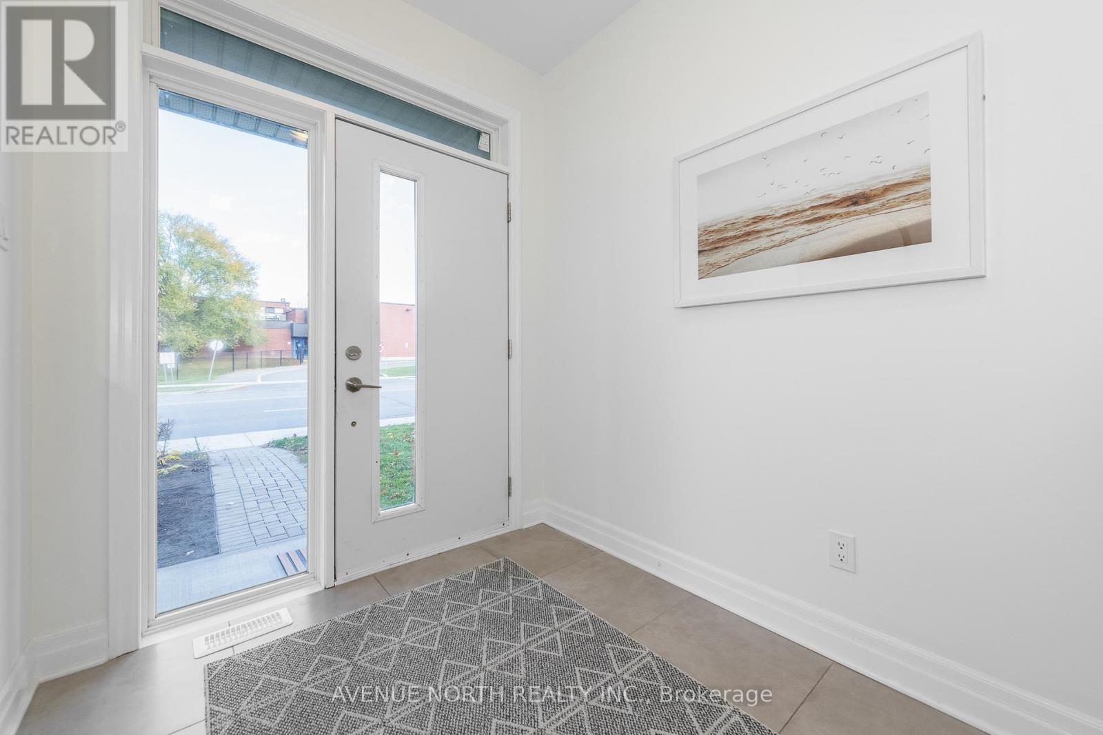 938 WOODROFFE AVENUE