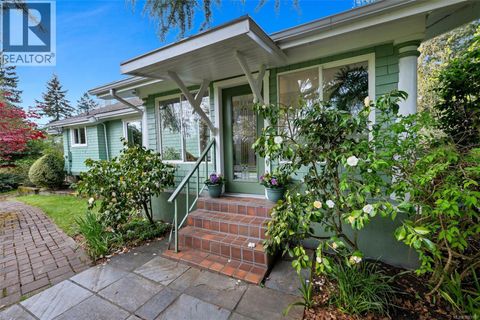 7356 Wallace Dr Central Saanich BC V8M1S9