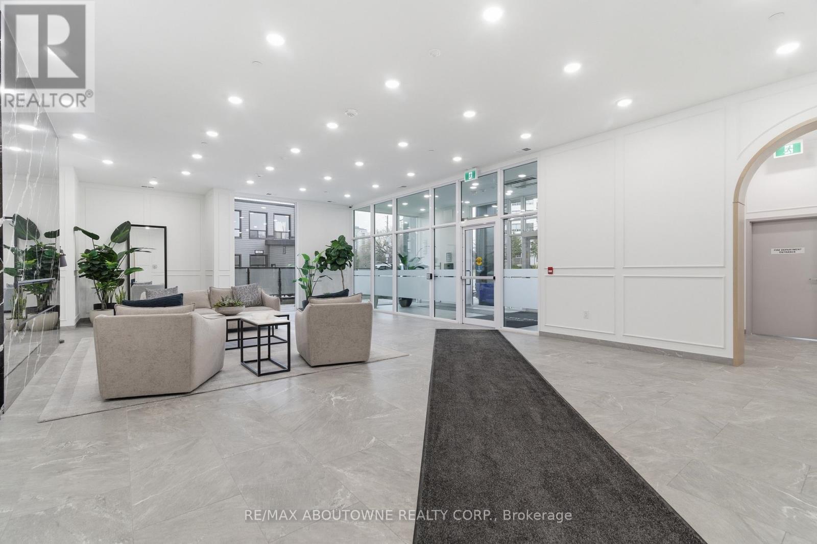 506 - 71 WYNDHAM STREET S