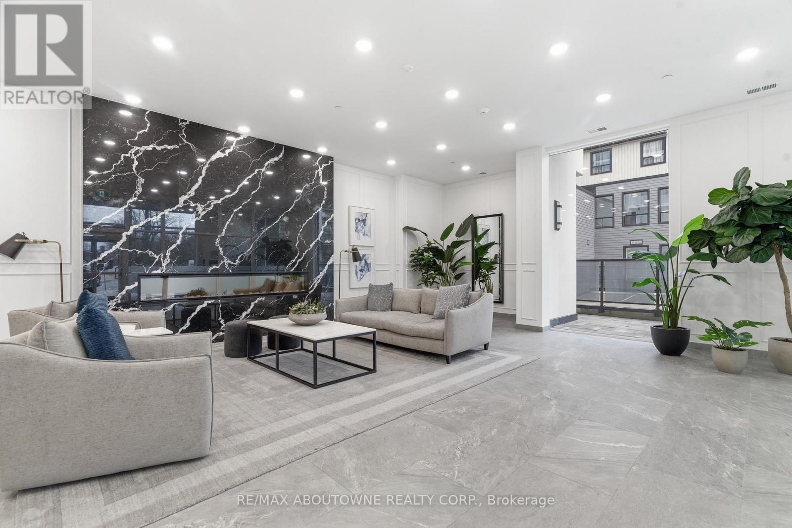 506 - 71 WYNDHAM STREET S