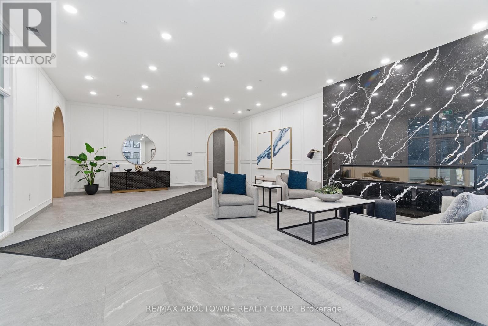 506 - 71 WYNDHAM STREET S