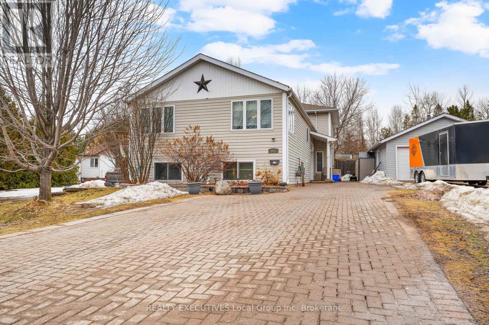 Photo 1 of 50 — 962 LAKESHORE DRIVE, North Bay (Ferris), ON P1A2G9