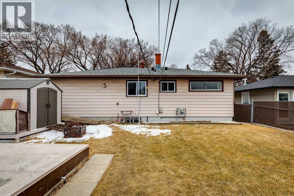 44 Fairview Crescent SE