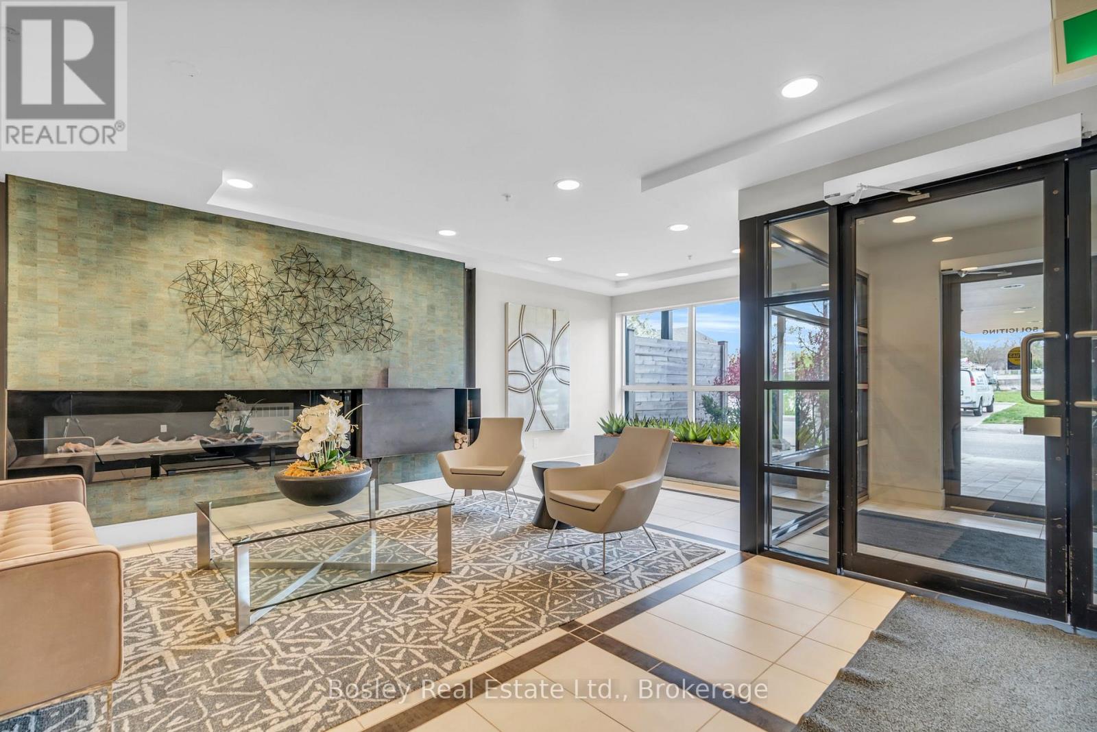 412 - 155 ST LEGER STREET