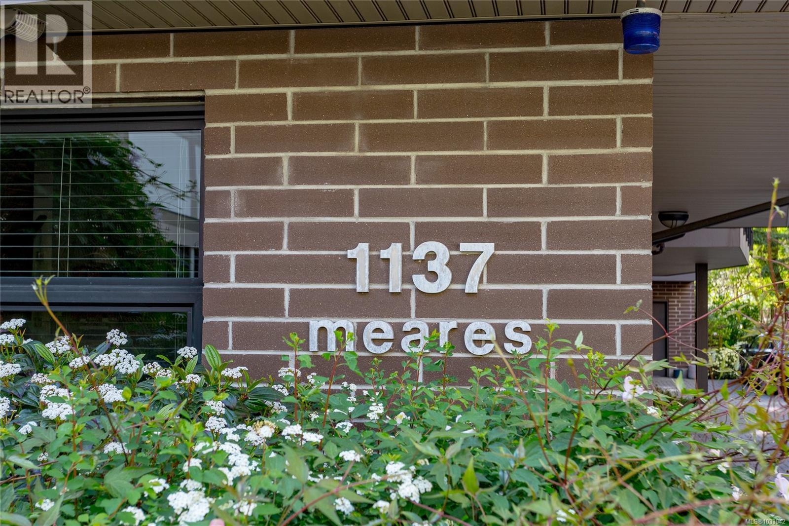 5 1137 Meares St