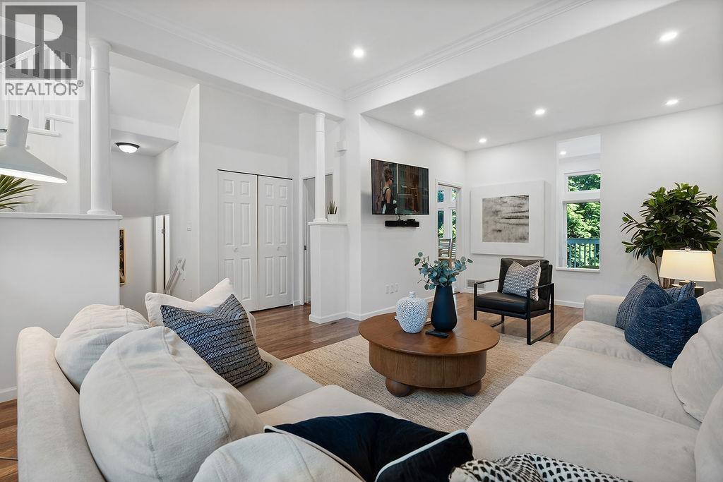 10 1 ASPENWOOD DRIVE