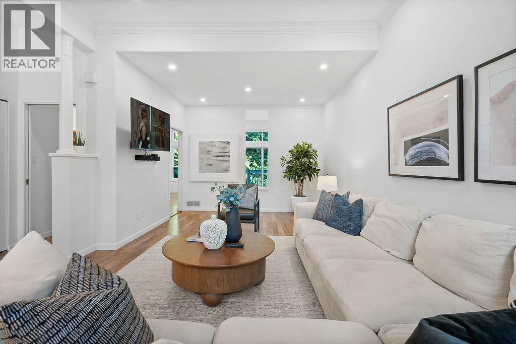 10 1 ASPENWOOD DRIVE