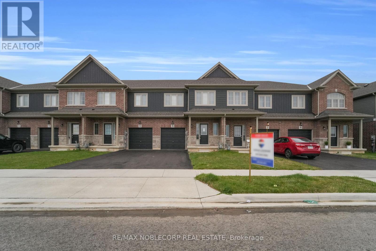 15 LLOYD DAVIES WAY
