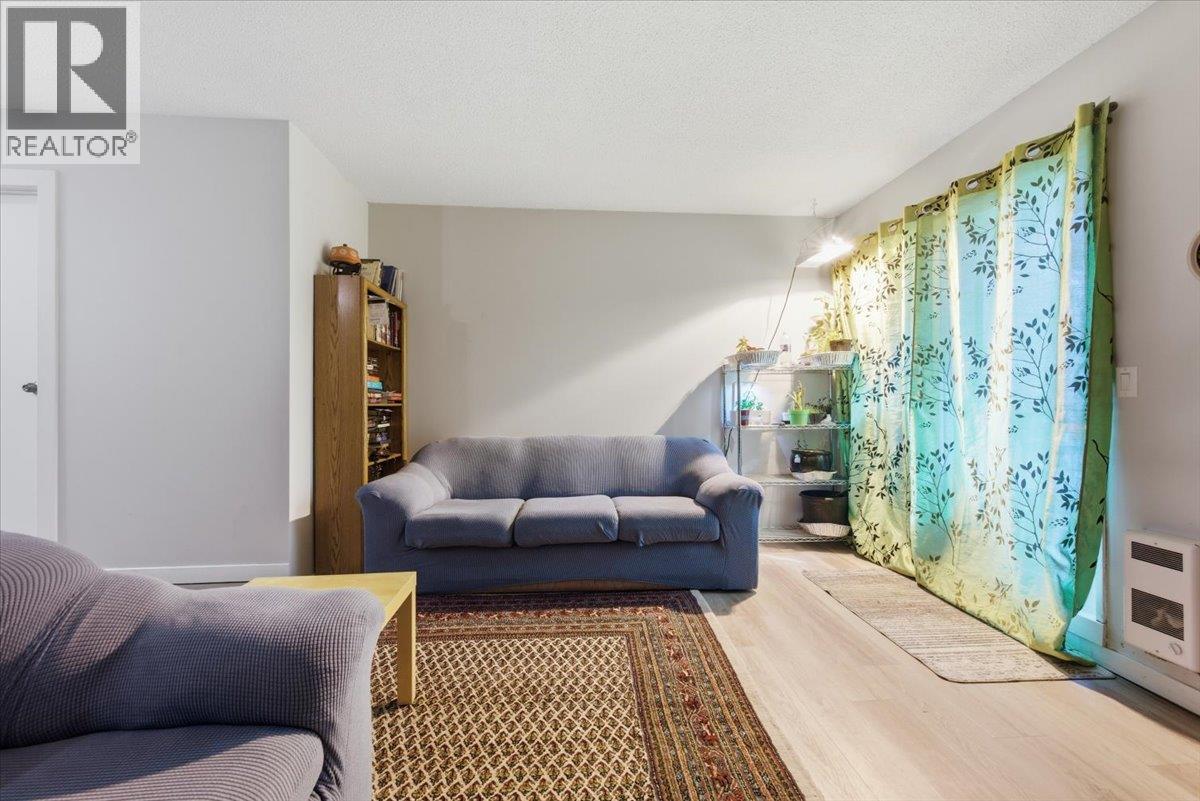 5300 25 Avenue Unit# 4